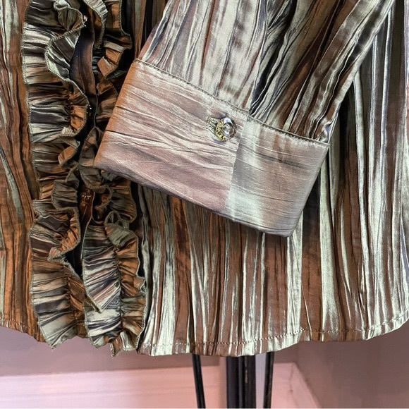 Green Ruffled Blouse - Picture 5 of 11